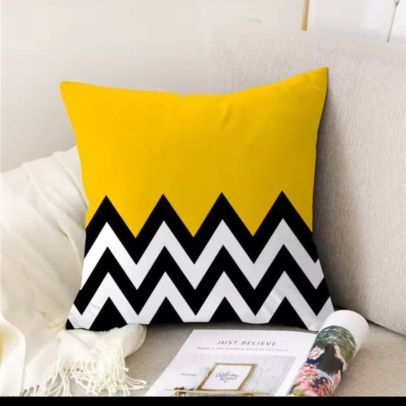 4 Piece Set Yellow Summer Throw Pillow Covers Peach Skin Velvet 45 x 45 cm - Picture 3 of 6